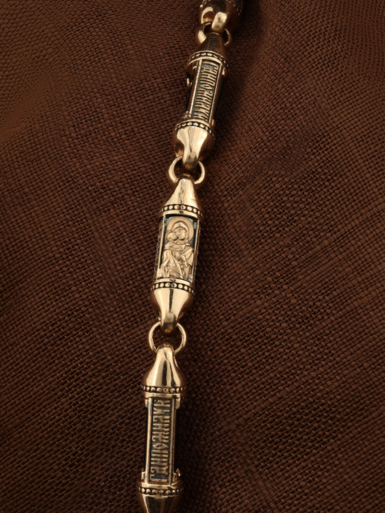 Шнурок кожаный из золота c кожаным шнурком и ониксом