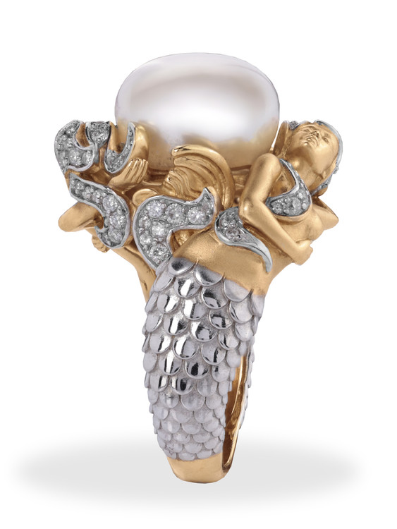 Кольцо из золота c бриллиантами и жемчугом