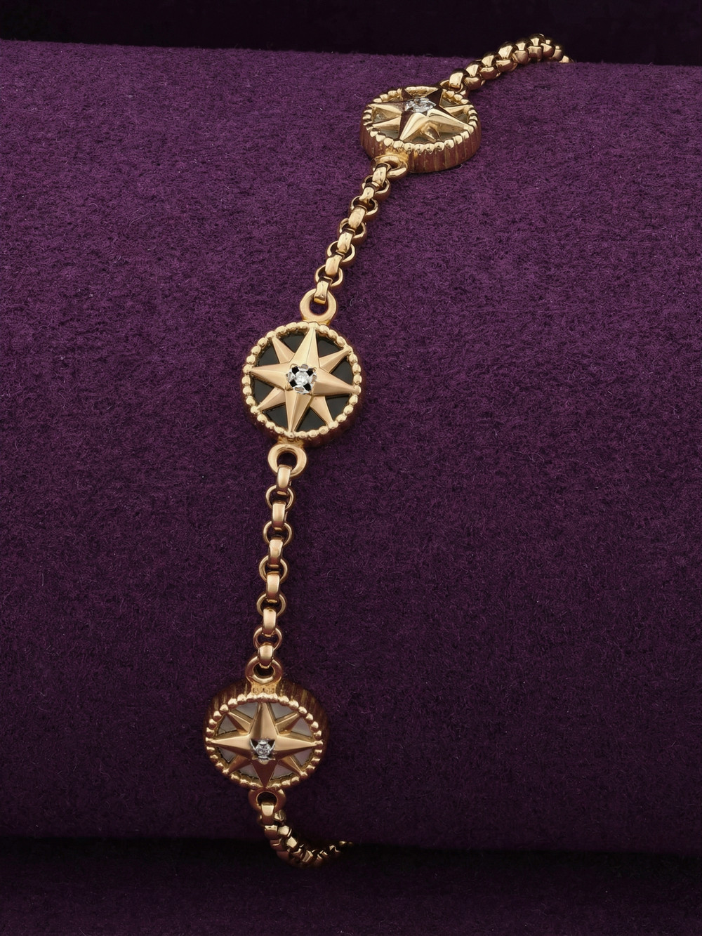 Браслет из золота c бриллиантами, ониксом и перламутром