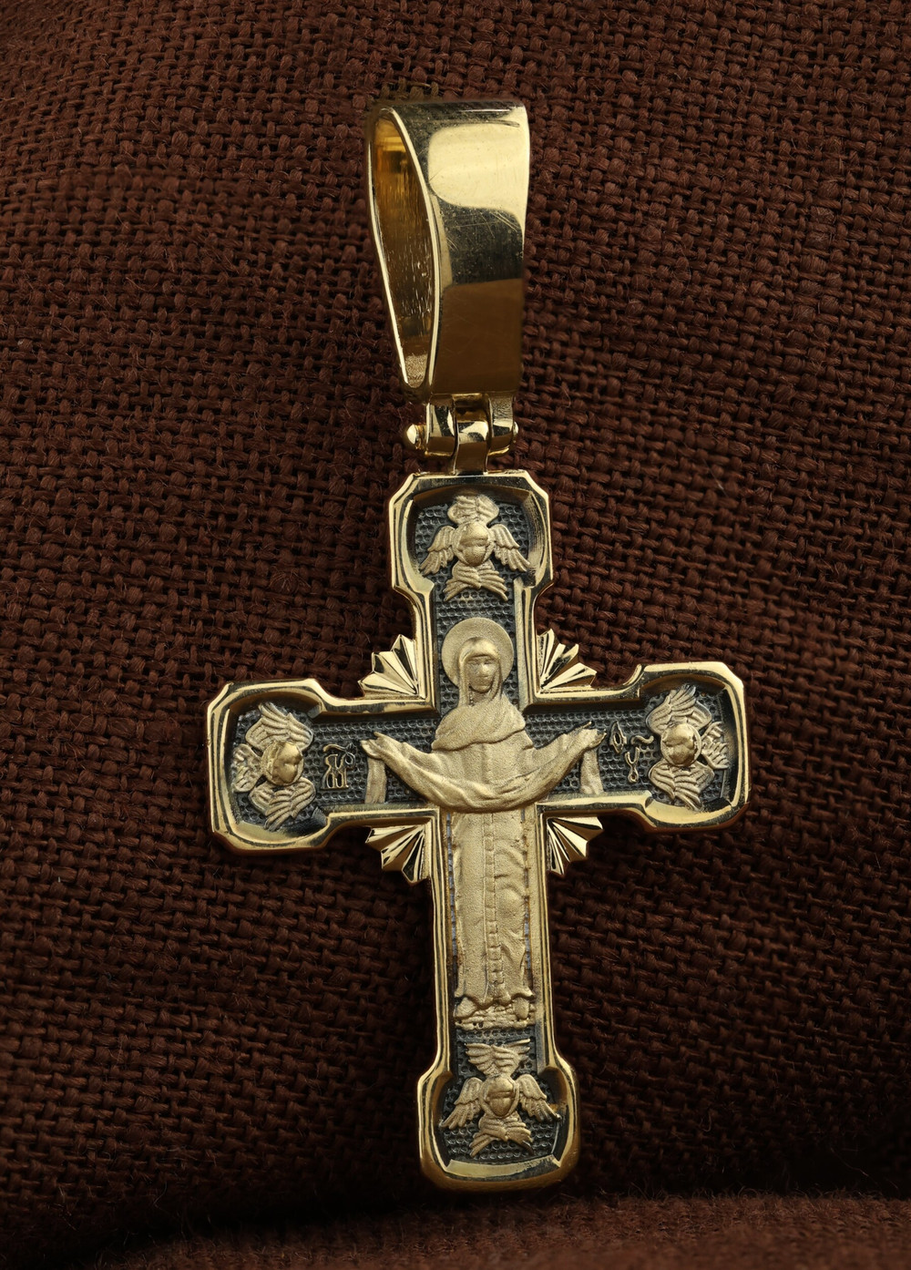 Крест из лимонного золота