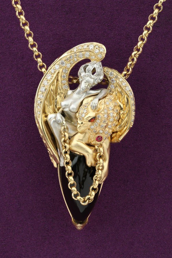 Колье из лимонного золота 585 пробы c эмалью, бриллиантами, рубином, ониксом и рубином