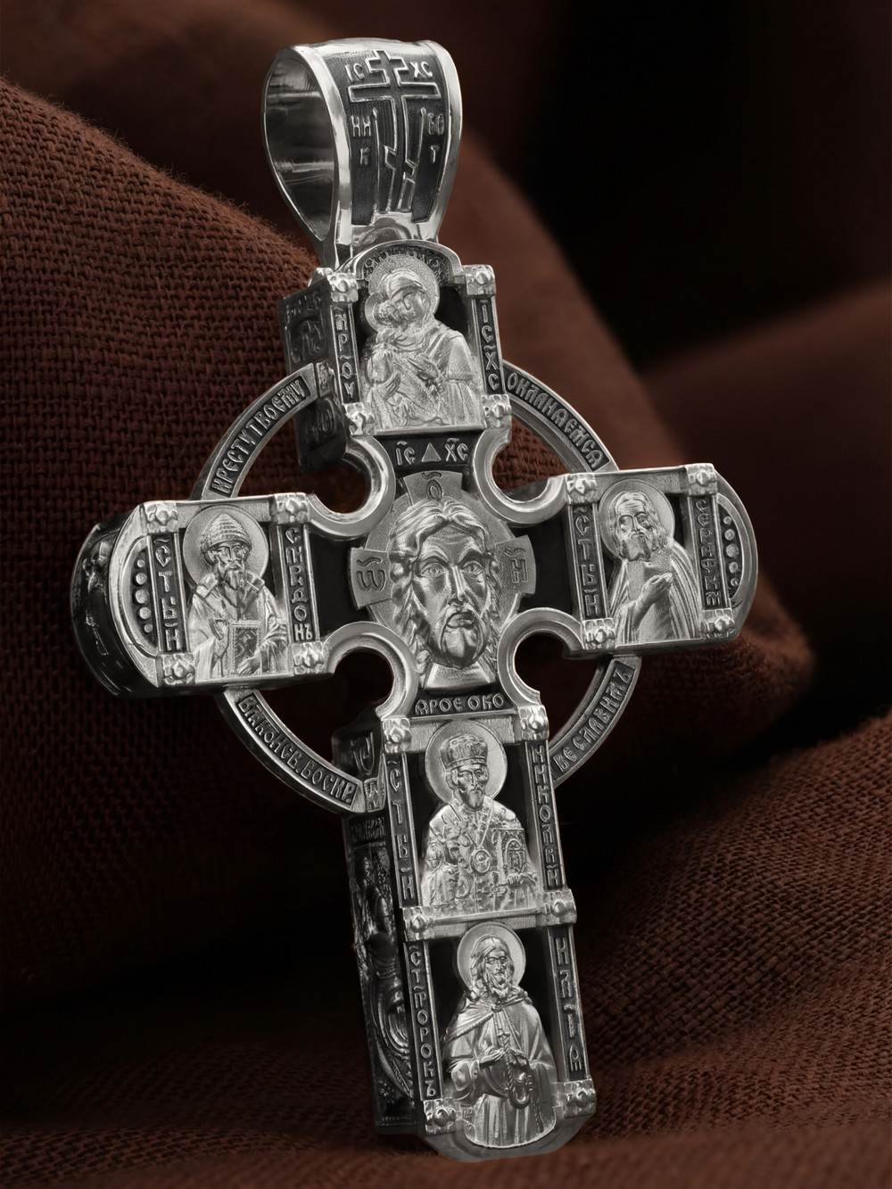 Крест из белого золота c эбеновым деревом