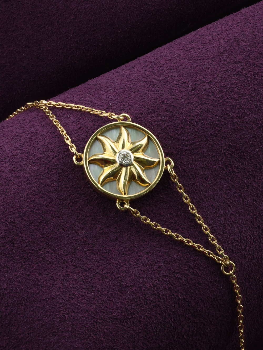 Браслет из лимонного золота c бриллиантами и перламутром