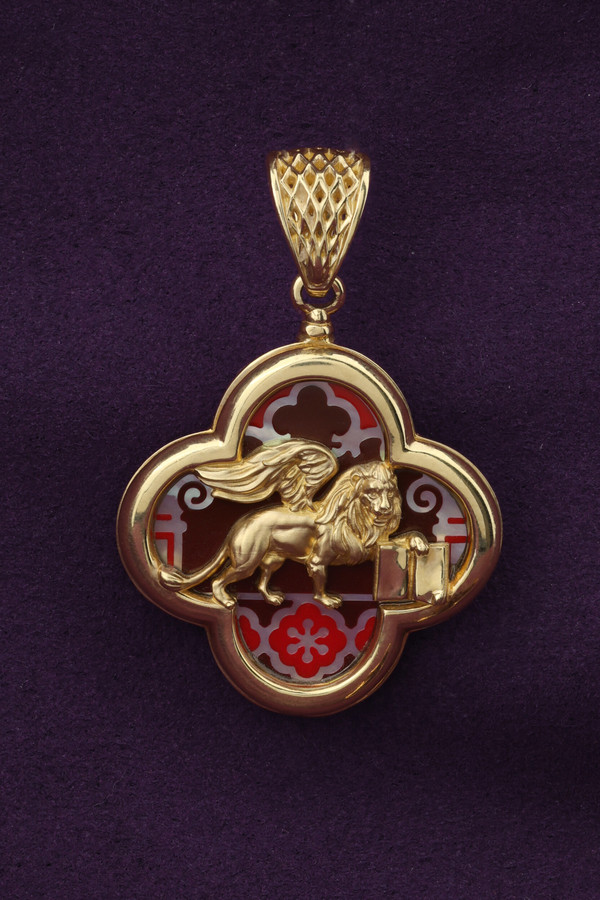 Подвеска из лимонного золота c эмаль и перламутром