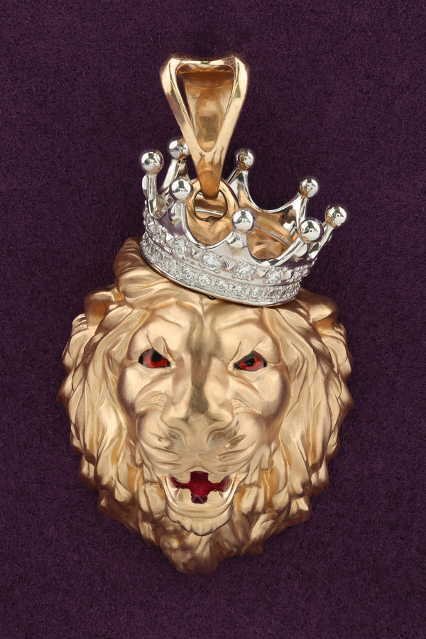 Подвеска из золота c эмаль и бриллиантами