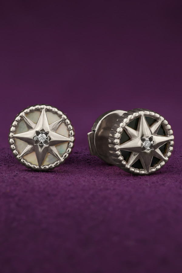 Серьги из белого золота c бриллиантами, ониксом и перламутром