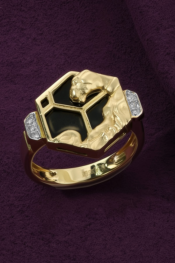 Кольцо из лимонного золота c бриллиантами и ониксом