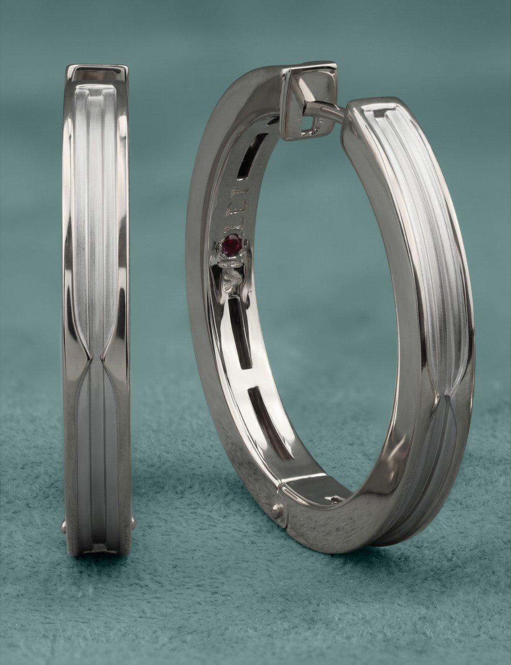 Серьги из белого золота c рубином