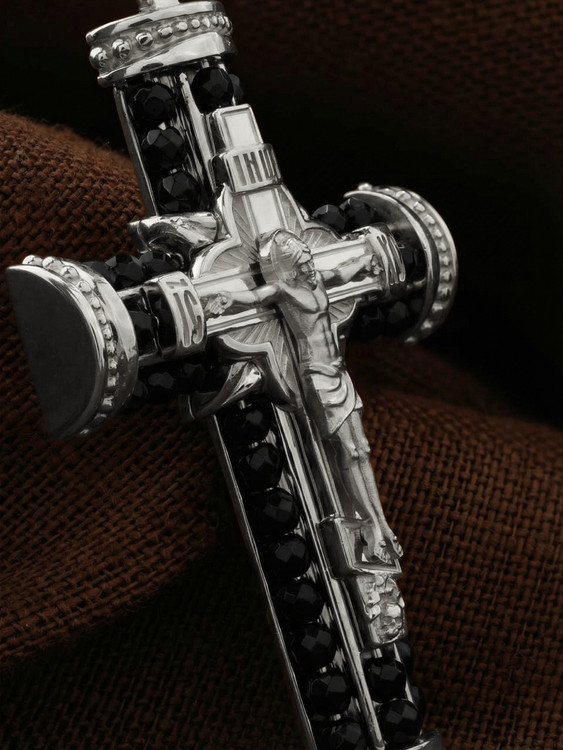 Крест из белого золота c ониксом