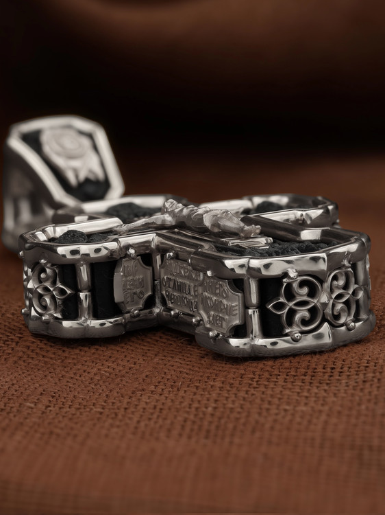 Крест из белого золота c эбеновым деревом