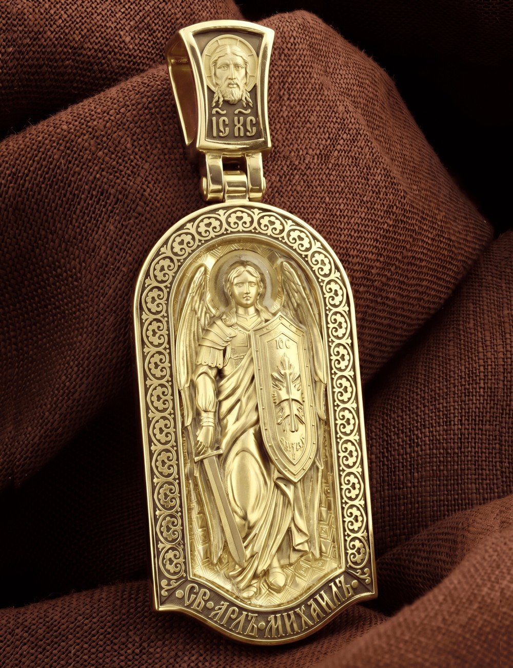 Образок из лимонного золота c эмалью