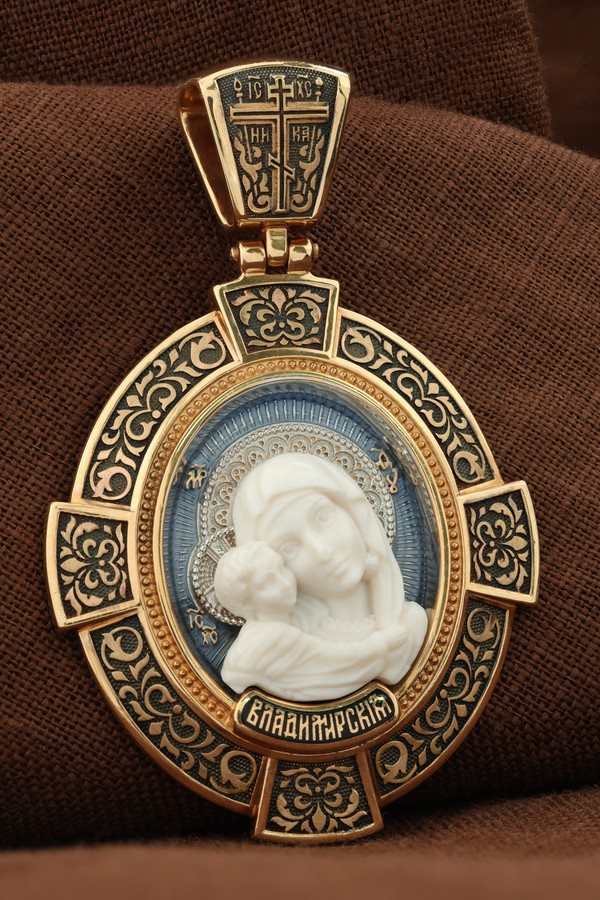 Образок из золота c эмаль и бивнем мамонта