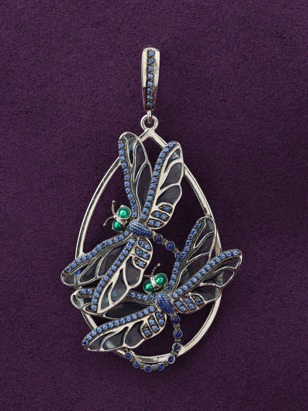 Подвеска из белого золота c сапфиром и эмалью