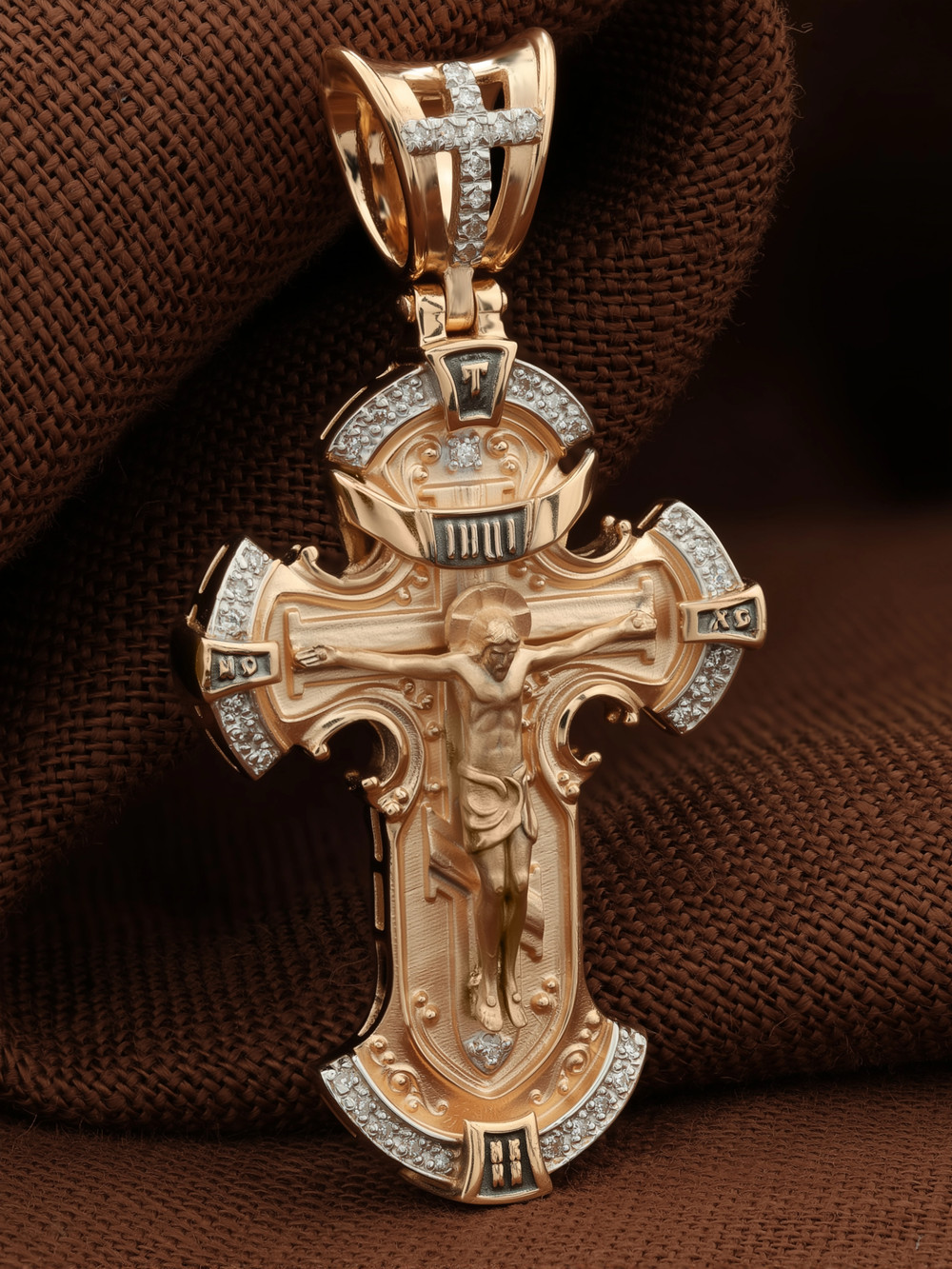 Крест из золота c бриллиантами