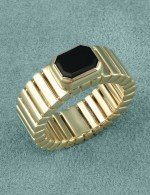 Кольцо из лимонного золота c ониксом