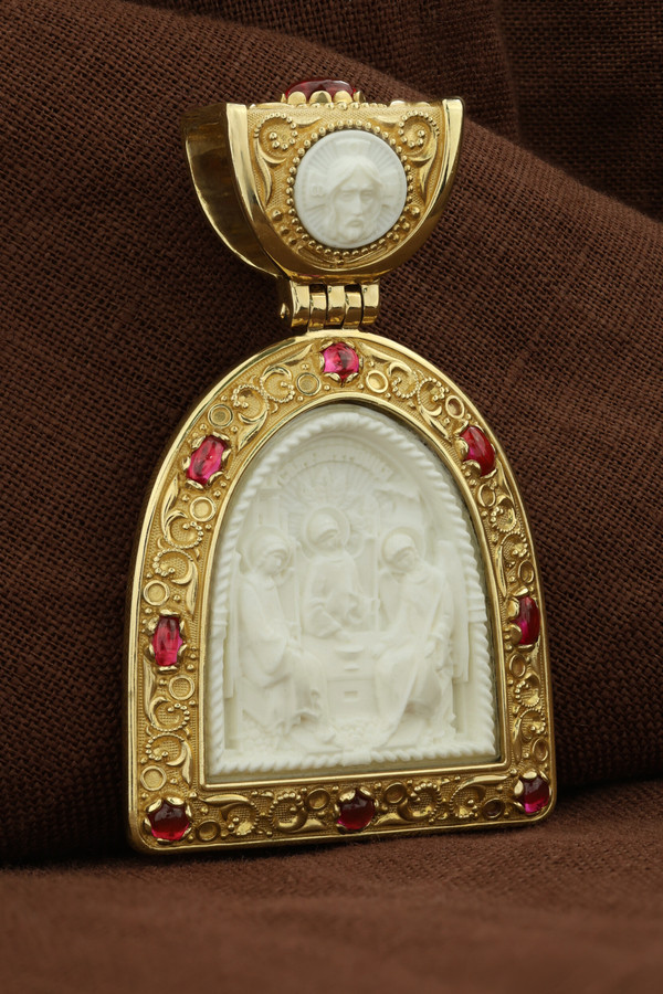 Образок из лимонного золота c эмаль , рубином и бивнем мамонта