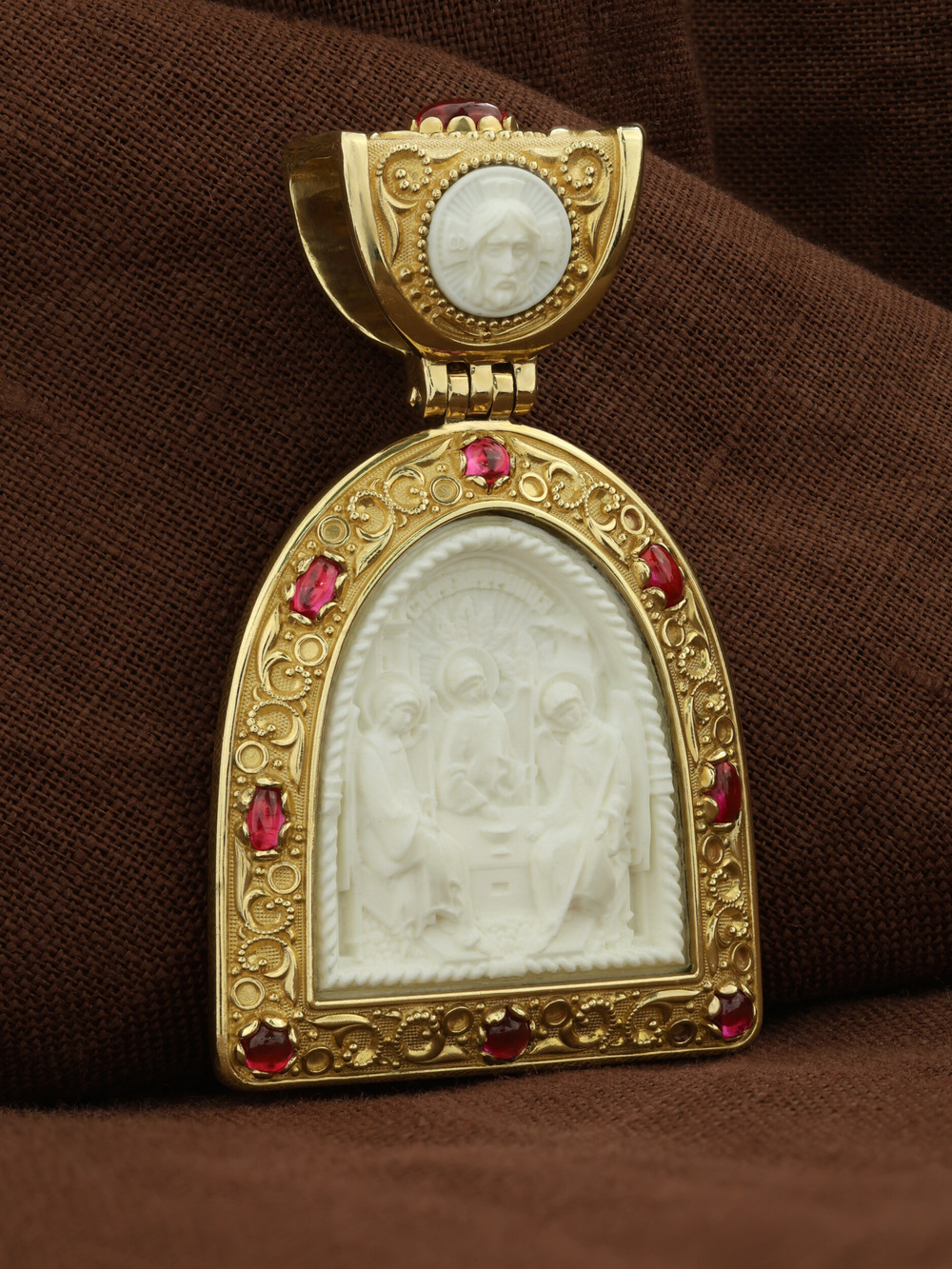 Образок из лимонного золота c эмаль , рубином и бивнем мамонта