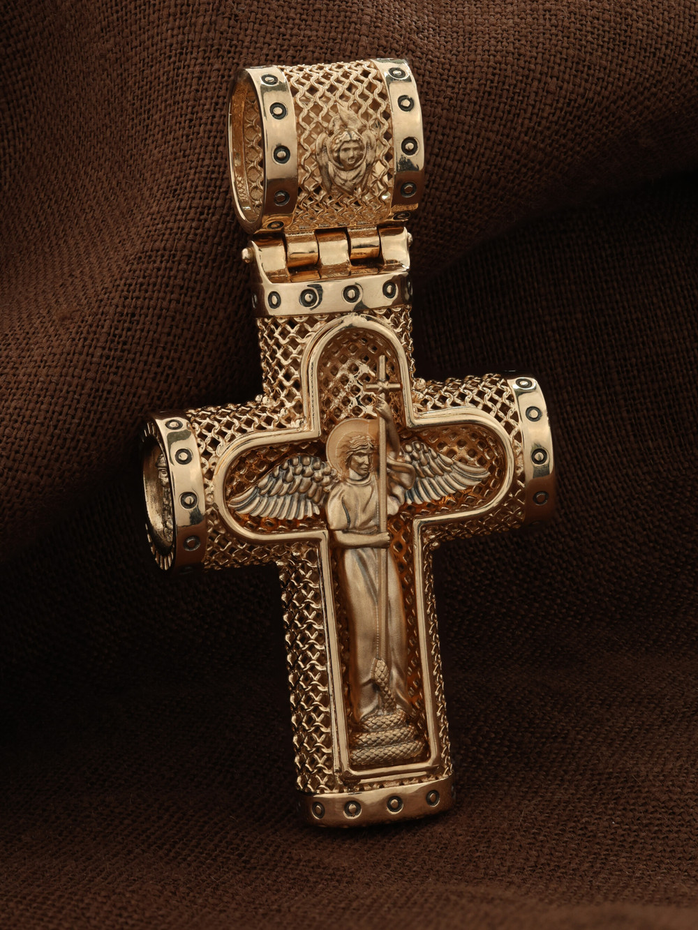 Крест из золота