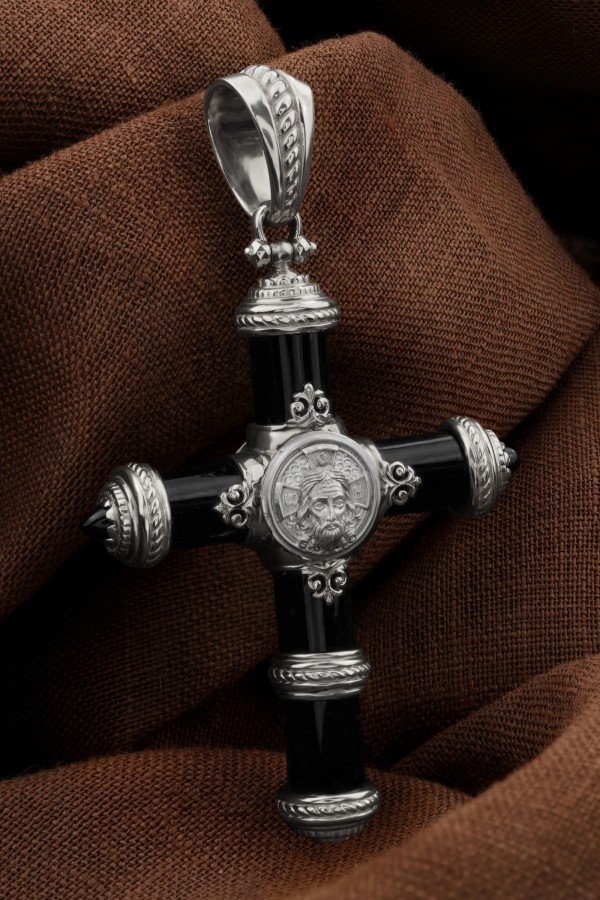 Крест из белого золота 585 пробы c ониксом