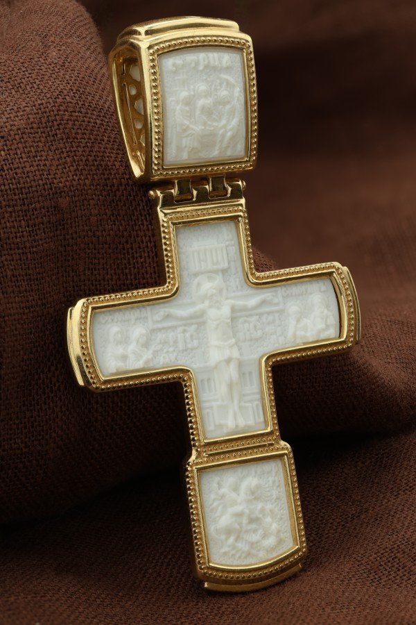 Крест из лимонного золота c бивнем мамонта