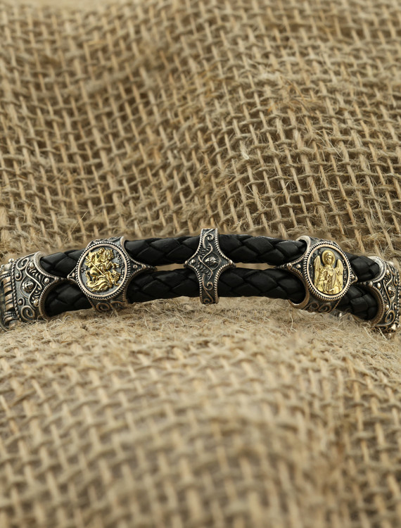 Браслет из серебра и золота c кожаным шнурком и ониксом