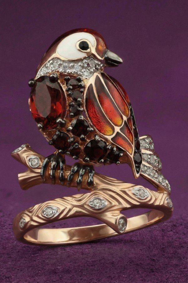 Кольцо из золота c эмалью, фианитом и гранатом