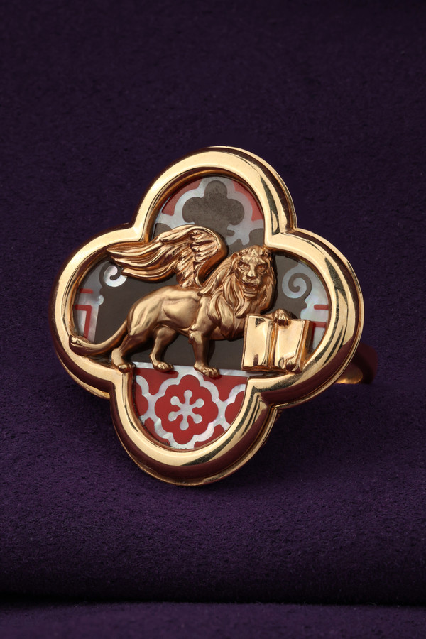 Кольцо из золота c эмаль и перламутром