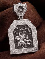 Образок из белого золота c эмалью и сапфиром