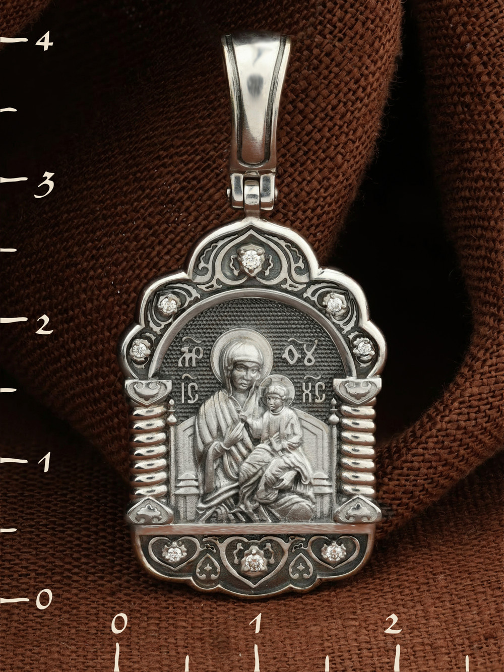 Образок из белого золота c бриллиантами