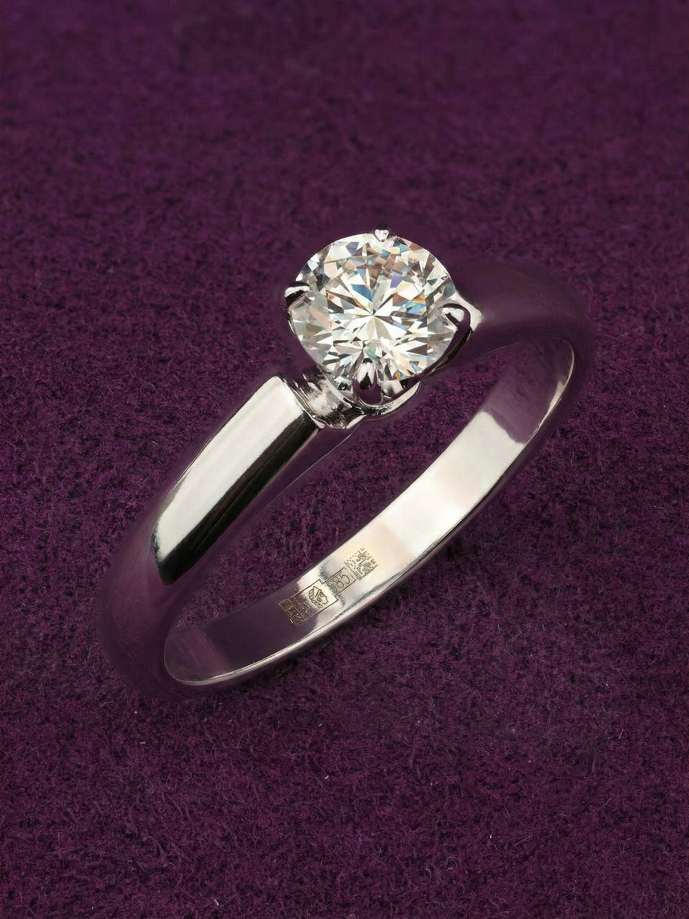 Кольцо из белого золота c бриллиантами