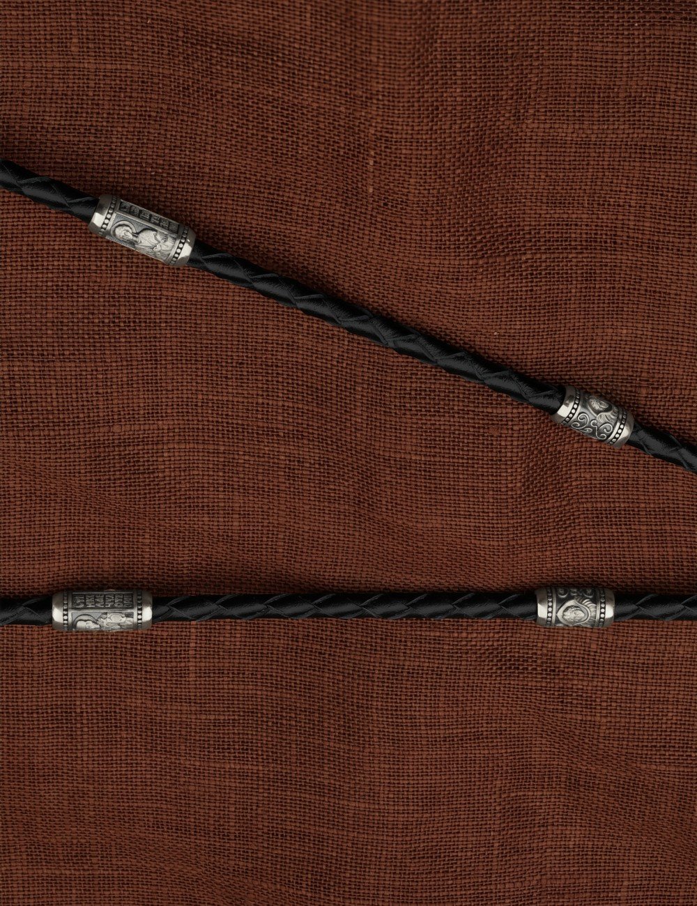 Гайтан из белого золота c кожаным шнурком