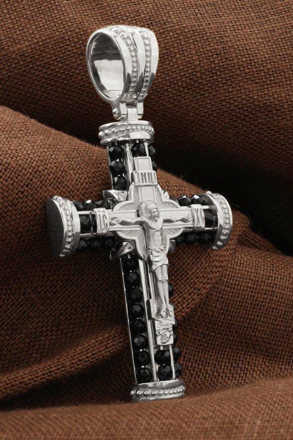 Крест из белого золота 585 пробы c ониксом