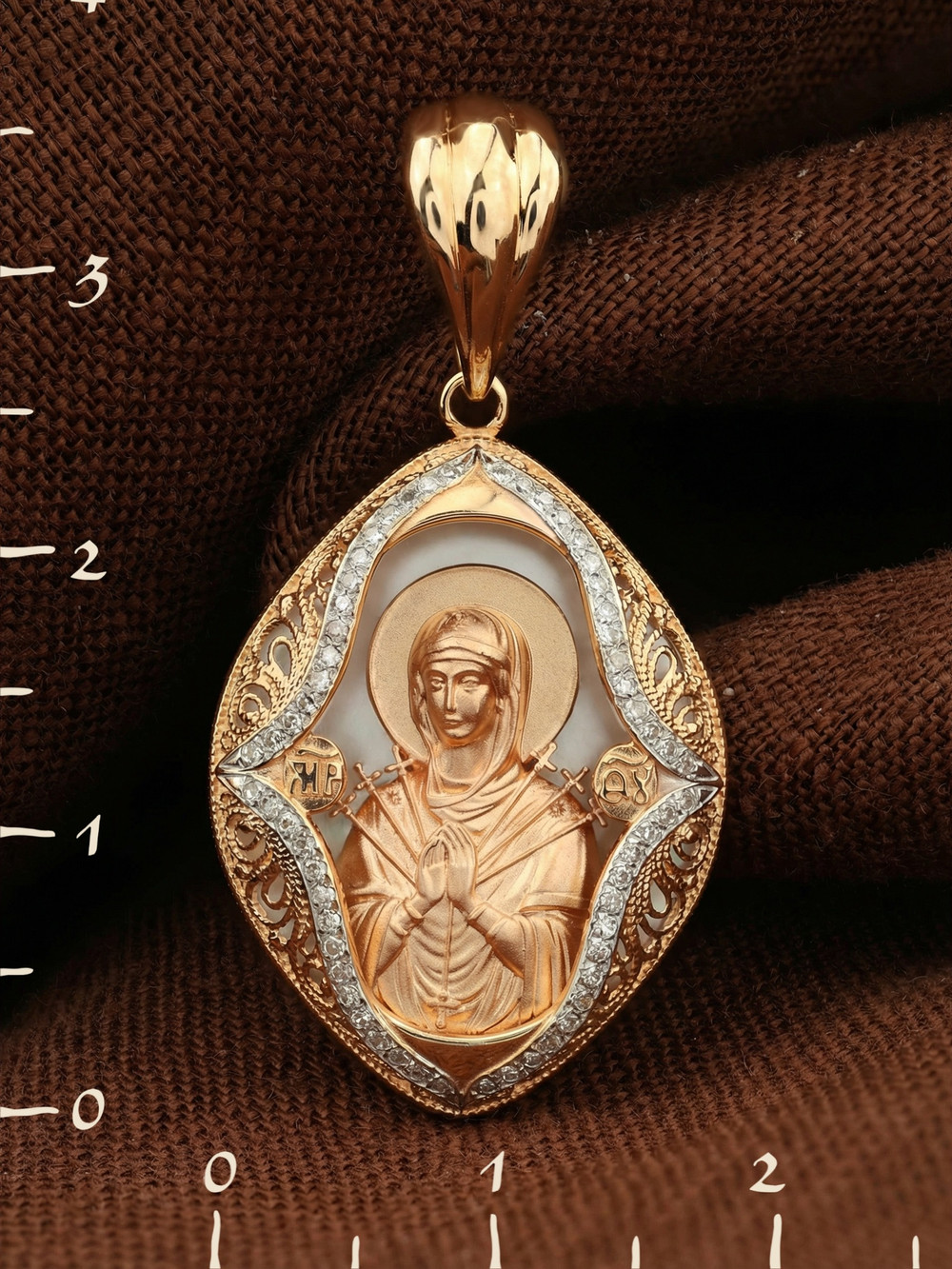 Образок из золота c бриллиантами и перламутром