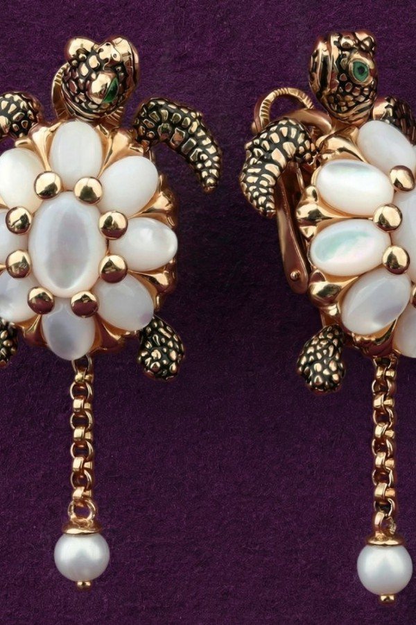 Серьги из золота c эмаль , жемчугом и перламутром