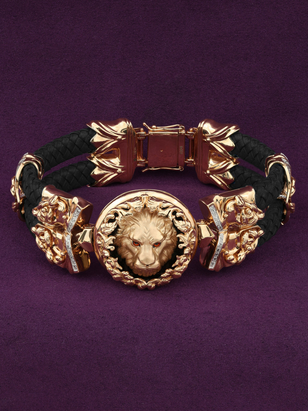 Браслет из золота c эмаль , бриллиантами, шнурком и ониксом