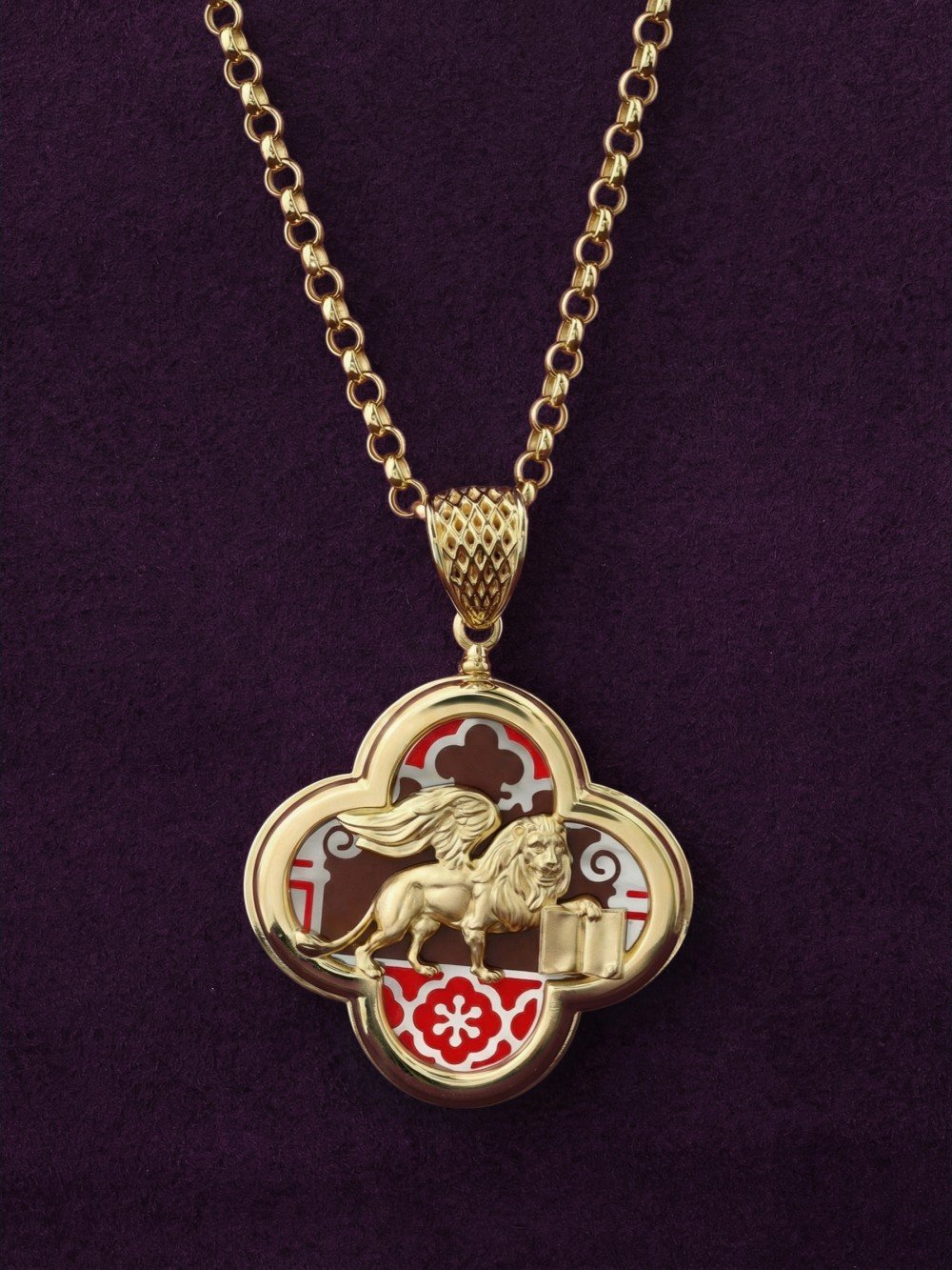 Подвеска из лимонного золота c эмаль и перламутром