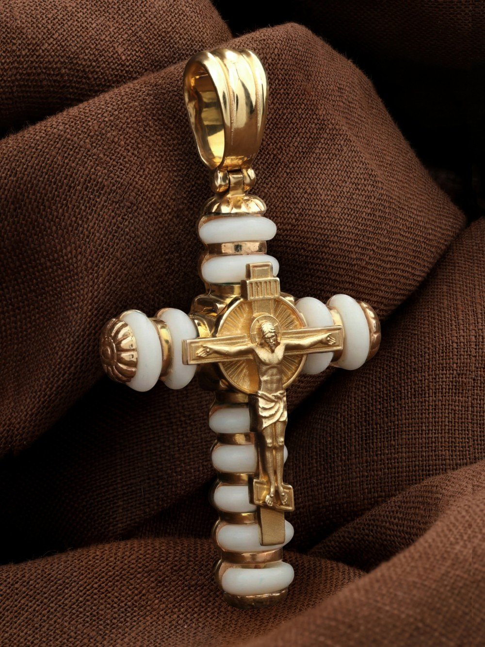 Крест из лимонного золота c кахолонгом