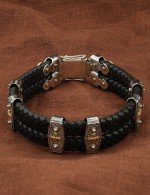 Браслет из серебра 925 пробы и золота 585 пробы c кожаным шнурком