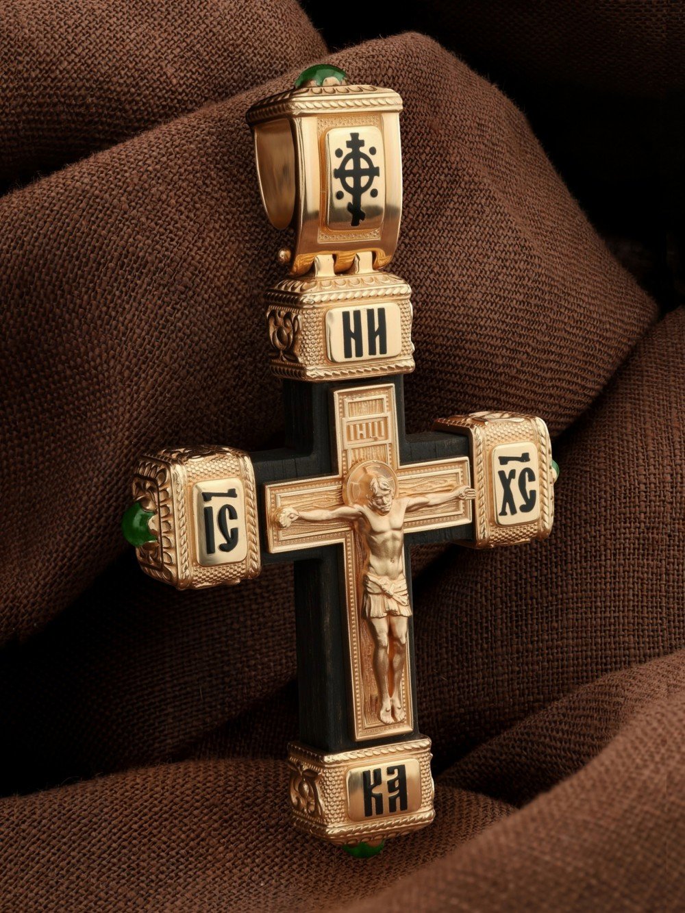 Крест из золота c эмаль , хризопразом и эбеновым деревом