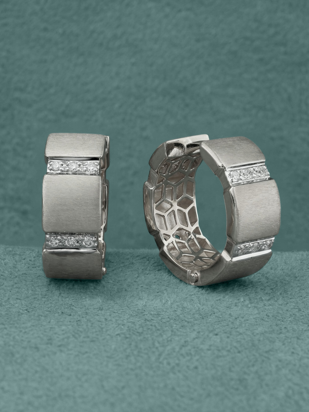 Серьги из белого золота c бриллиантами