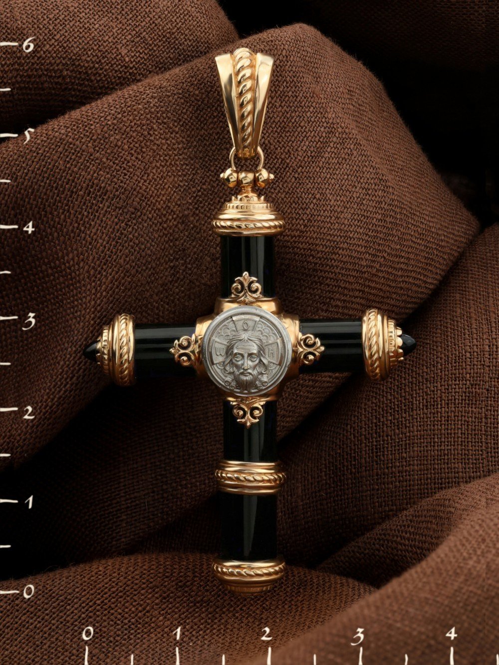 Крест из золота c ониксом