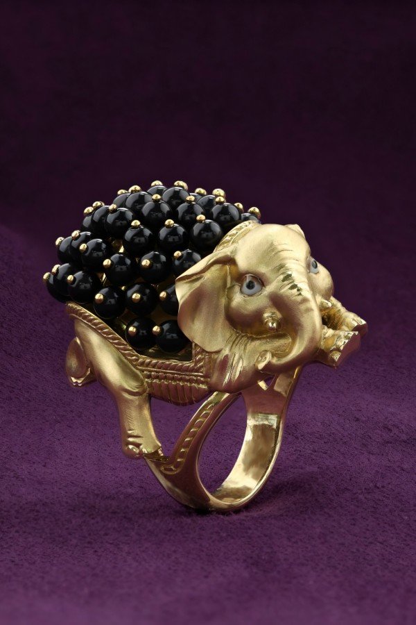 Кольцо из лимонного золота c эмалью и ониксом