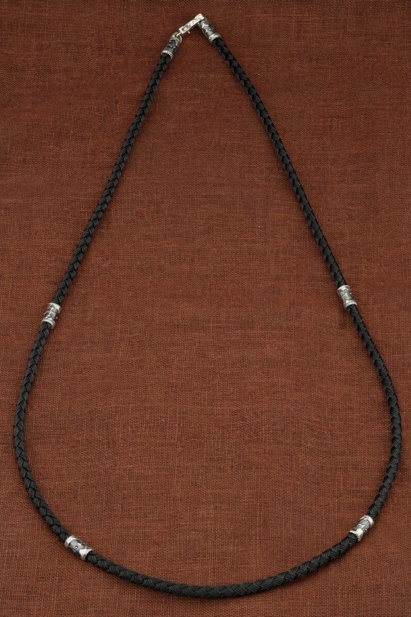 Шнурок шёлковый из белого золота c шёлковым шнурком