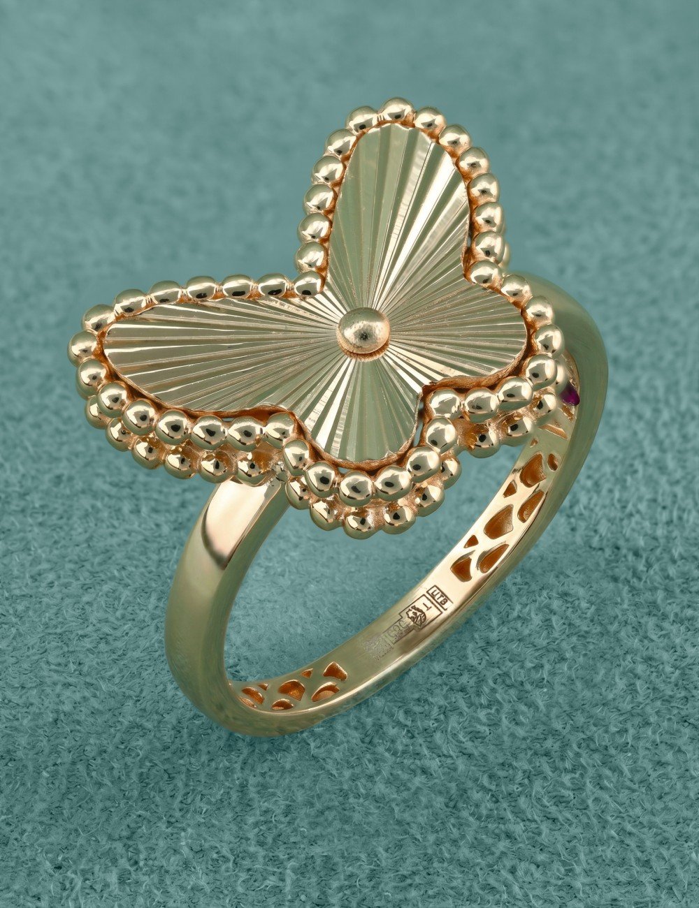 Кольцо из золота c рубином