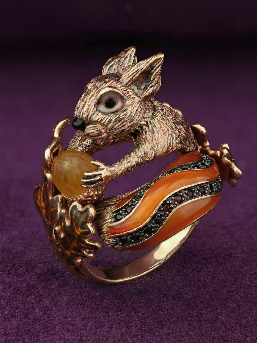 Кольцо из золота c эмаль , гранатом и янтарём