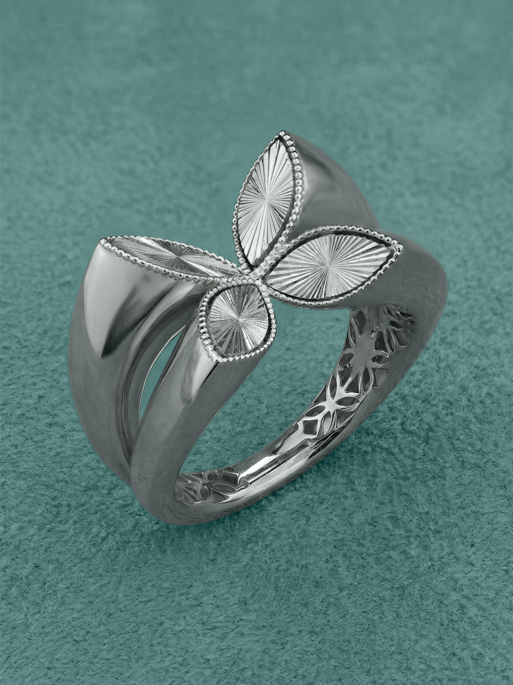 Кольцо из белого золота