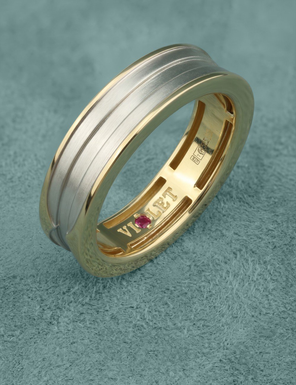 Кольцо из лимонного золота c рубином