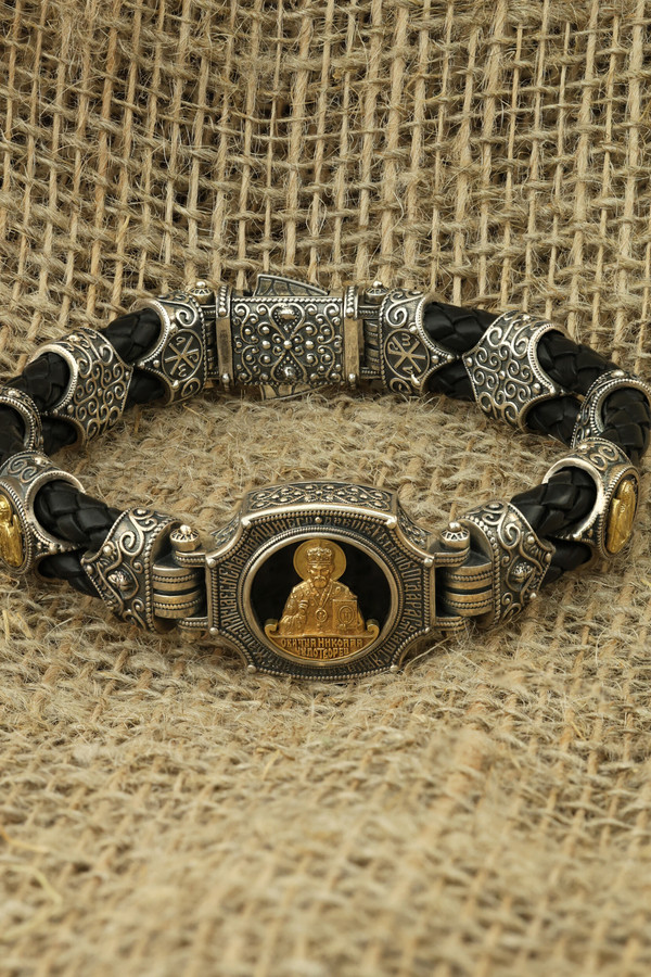 Браслет из серебра и золота c кожаным шнурком и ониксом