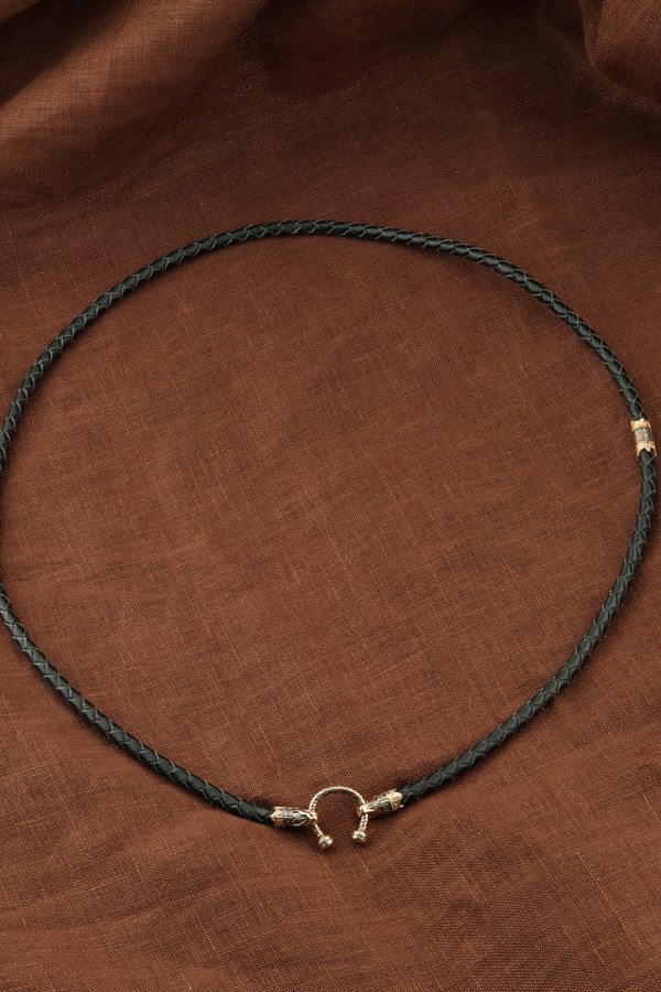 Шнурок кожаный из золота c кожаным шнурком