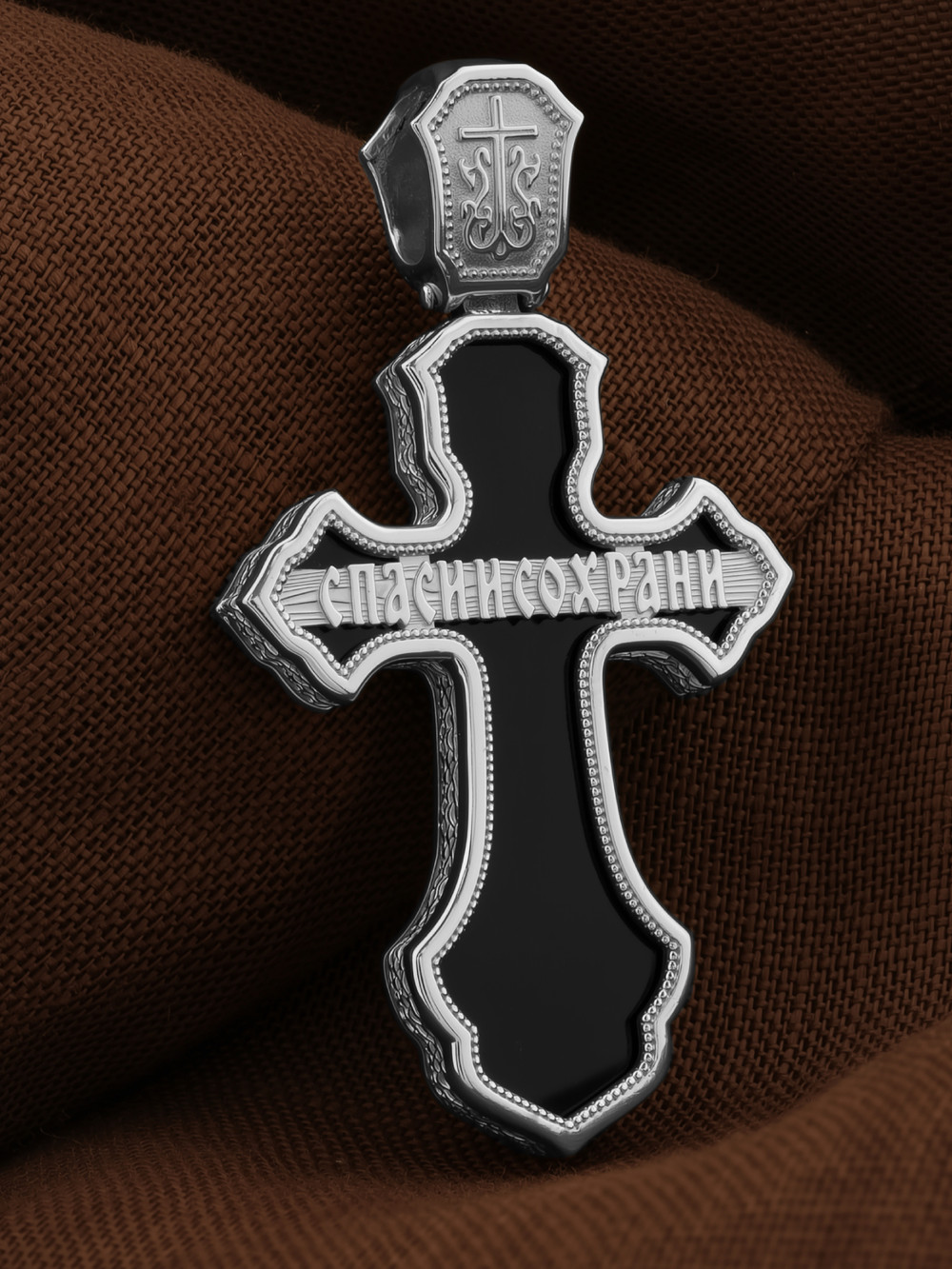 Крест из белого золота c ониксом